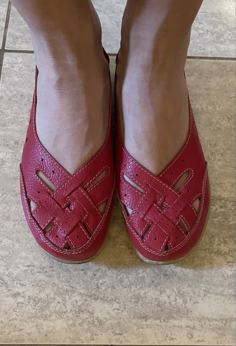 Vând balerini rosii marimea 39