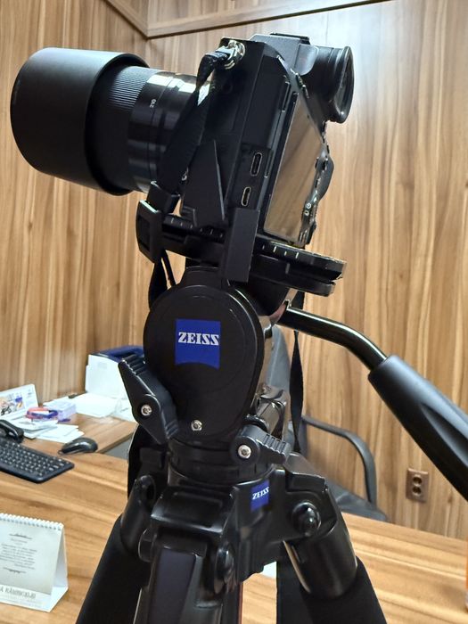 Sony alpha 3 + obiectiv 55-210 + trepied zeiss