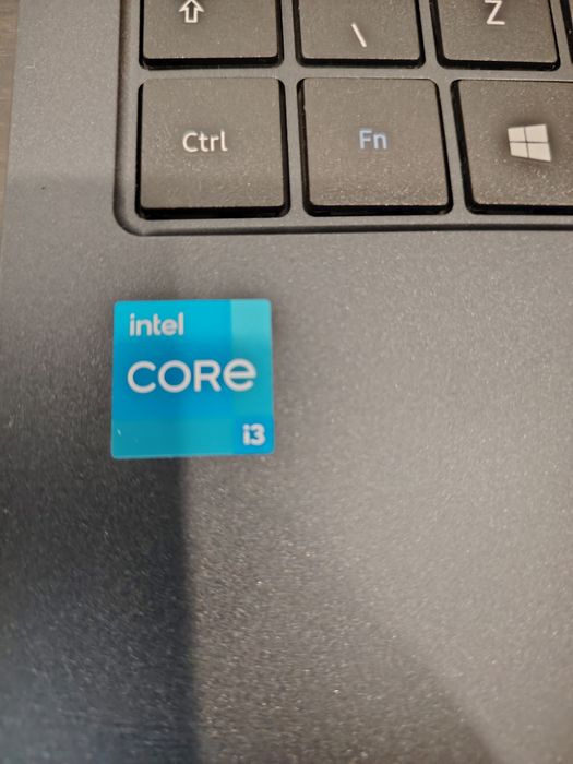 Laptop i3 toshiba dynabook 15.6'' ca nou