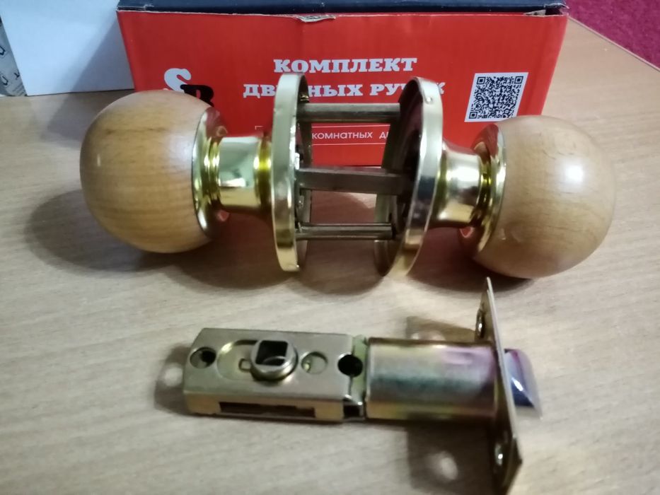 Отдам за вкусняшку дверные ручки