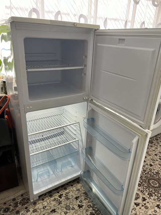 Продам Холодильник Бирюса