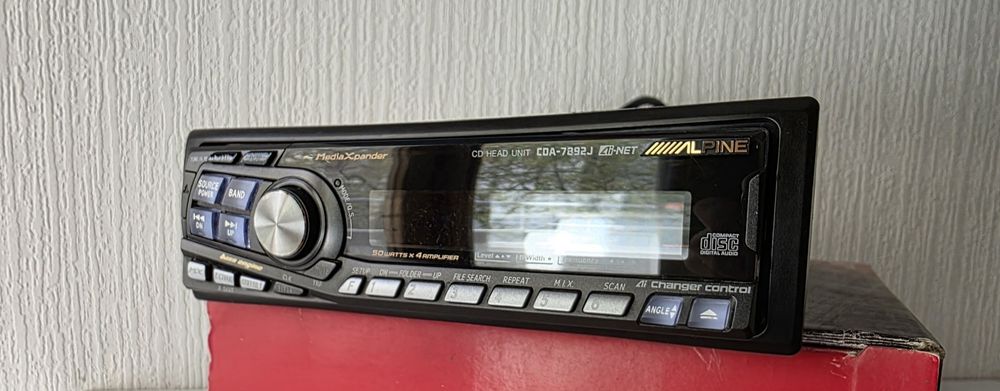 Автокасетофон Alpine