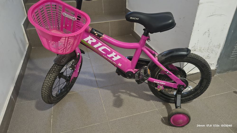 Bicicletă copii RICH 14" roz, cu roți ajutătoare și coș