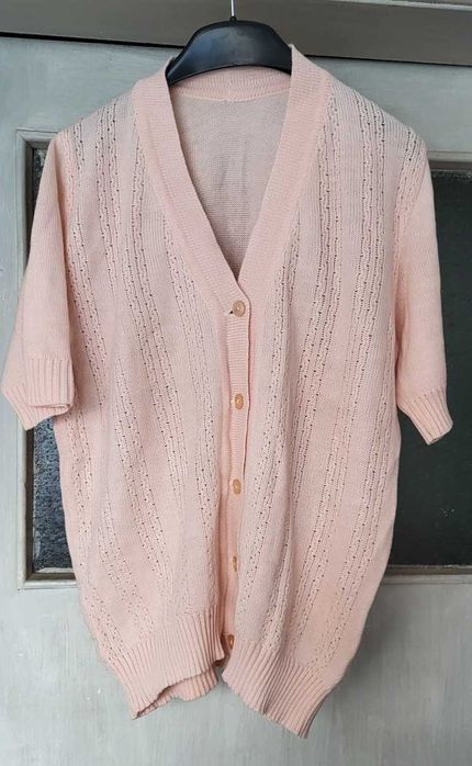 Продава вълнени фанела , пуловер, жилетка, елек ръчно плетени