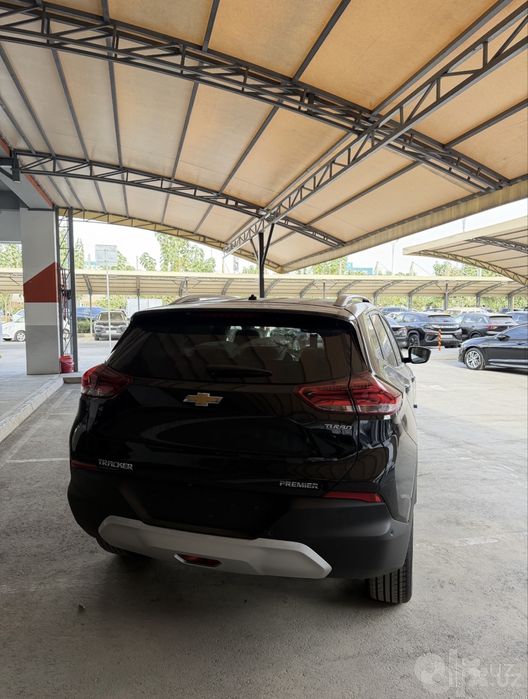 Tracker 2026 premier plus