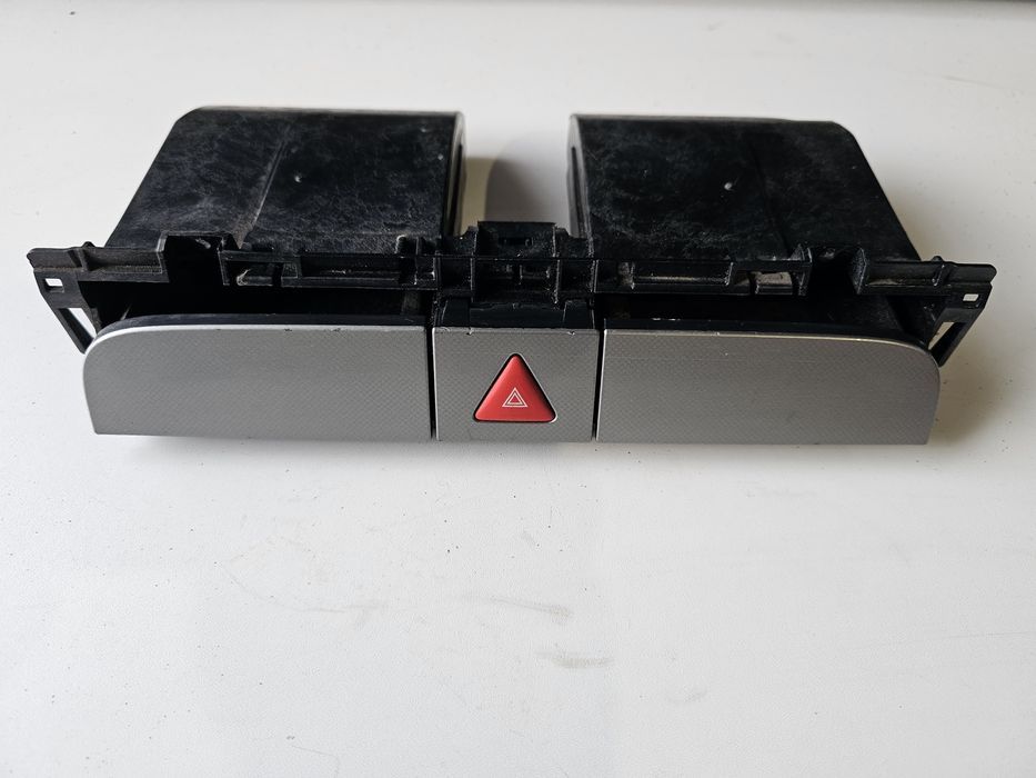 sertar depozitare + buton avarie original volkswagen passat b6

stare