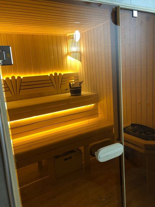 Сдаётся шикарная дом в центре басейн и сауна есть под офис