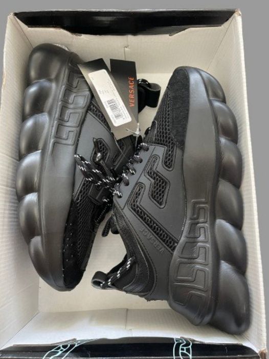 Adidași Versace chain reaction
