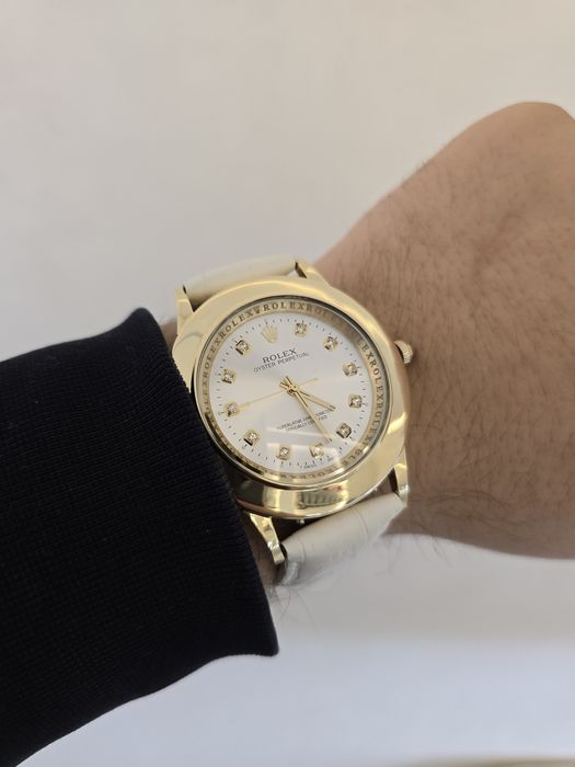 Продам золотые Ролексы новой модели с тремя видами циферблата.