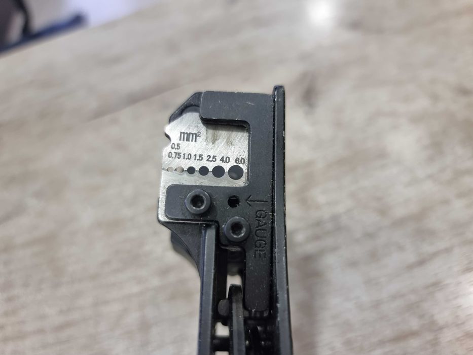 Клещи KNIPEX за сваляне на изолация