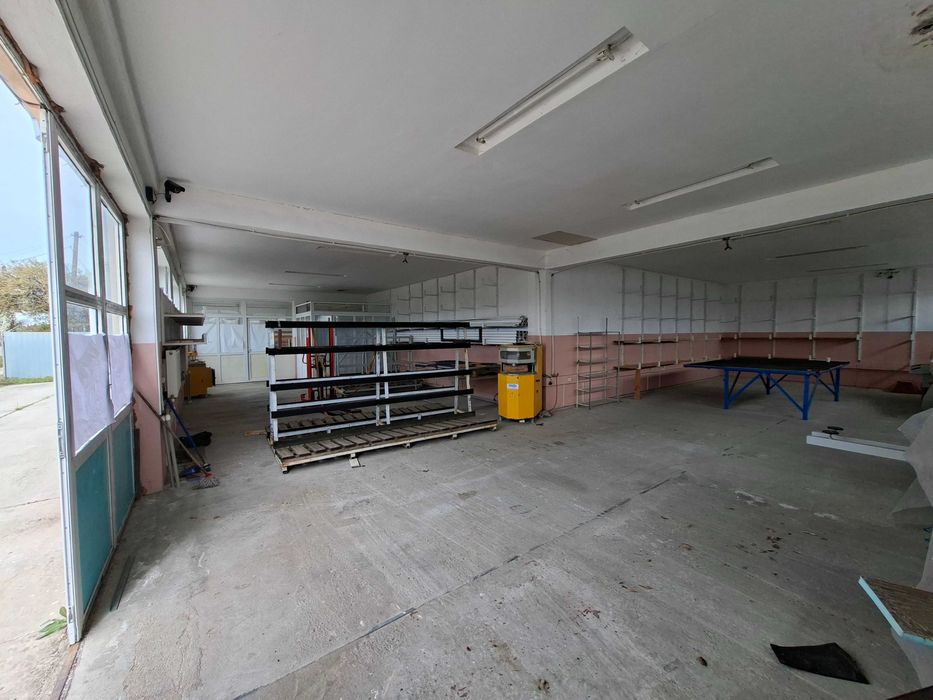 Spațiu comercial 396 mp + Vilă 123 mp + Teren 5000 mp, deschidere 33 ml