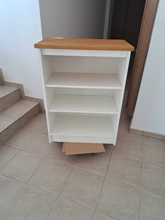 Corp cu polite alb cu partea superioara din lemn de fag