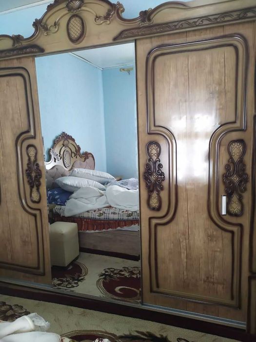 Spalni uchun mebellar sotiladi. продаётся мебели для спальни