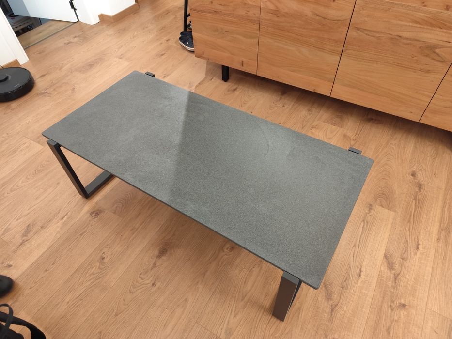 Супер здрава и запазена маса за вътрешно и външно ползване