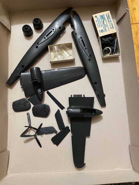 Сборная модель самолета Б-25C «Митчелл» (СССР, Донецк.ЗИ, 1/72)..