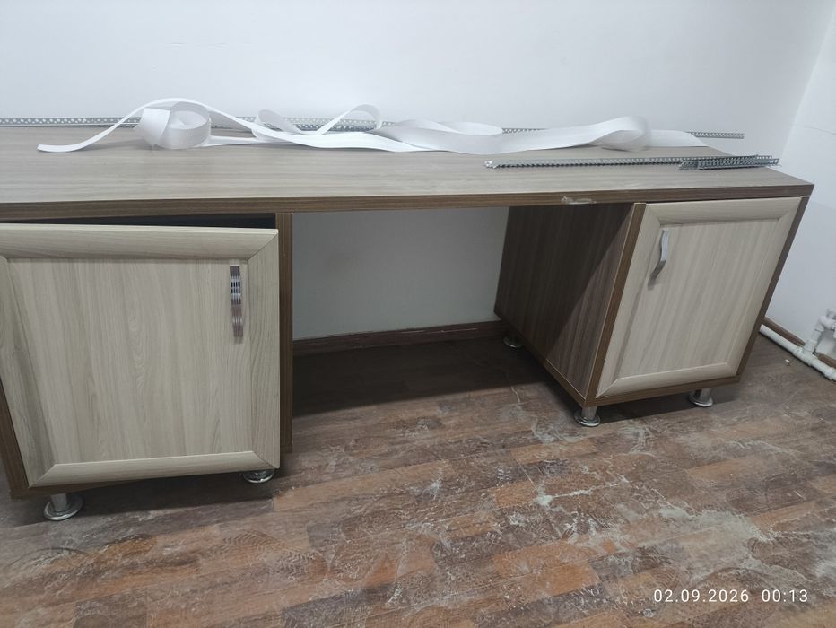 Продам стол 5000 каждый