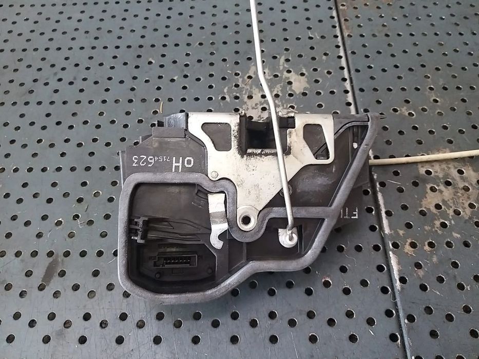 Broasca usa stanga fata bmw seria 1 e87 7154623