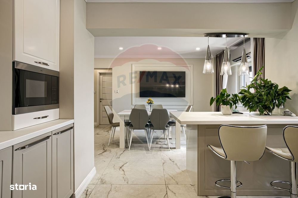 Apartament spectaculos de vanzare:  4 camere, 2 băi, zona Vlaicu