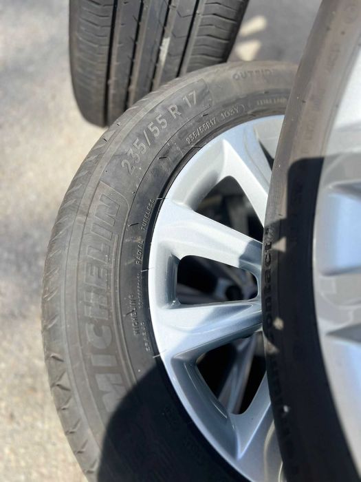 Летни гуми 235 55 17 две от гумите са Continental и Michelin