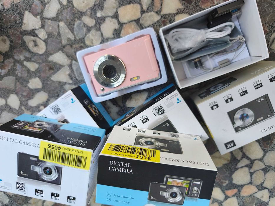 Чисто нов 4K 50MP фотоапарат Автофокус, 32GB карта, 2 батерии, черен..