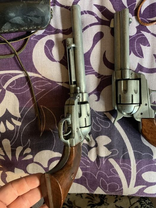 Реплика пистолети Колт и пушка Уинчестър