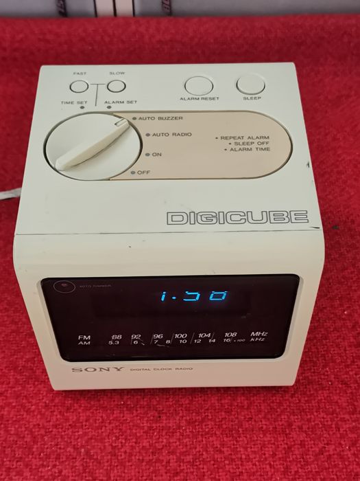 Radio SONY ICF-C11W Digi Cube