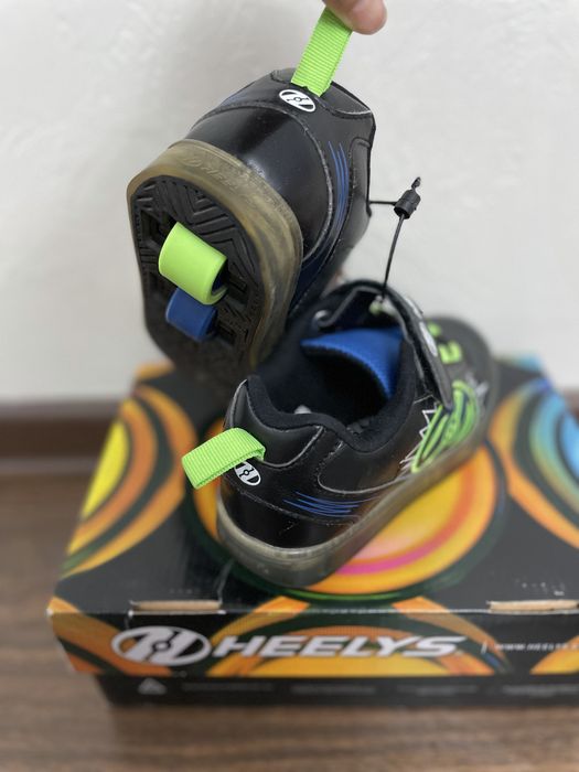 Кроссовки на роликах HEELYS