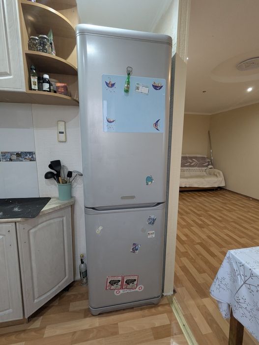 Продам холодильник Ariston