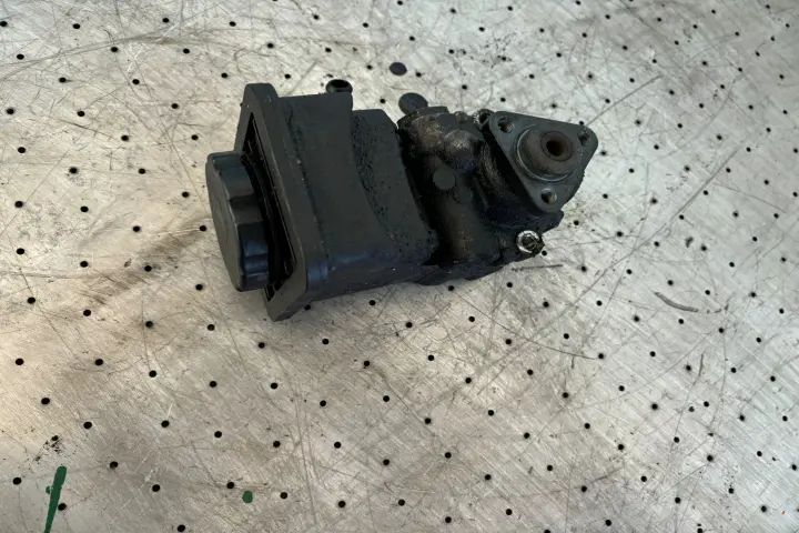 Pompa servodirectie mecanica BMW Seria 3 1999 320d MT (136 hp)