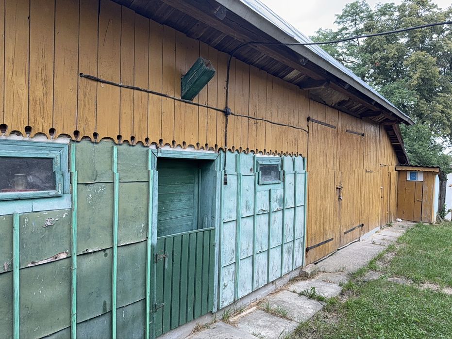 Casă bătrânească și teren
