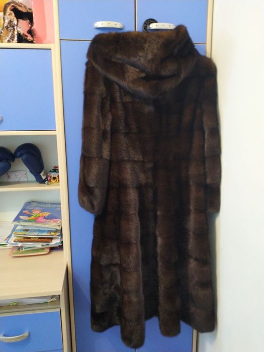 Продаю шубу норковую.