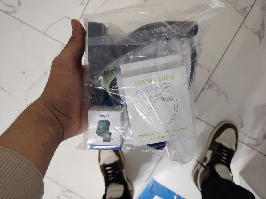 Гитара акустическая 6 странная, с комплектом