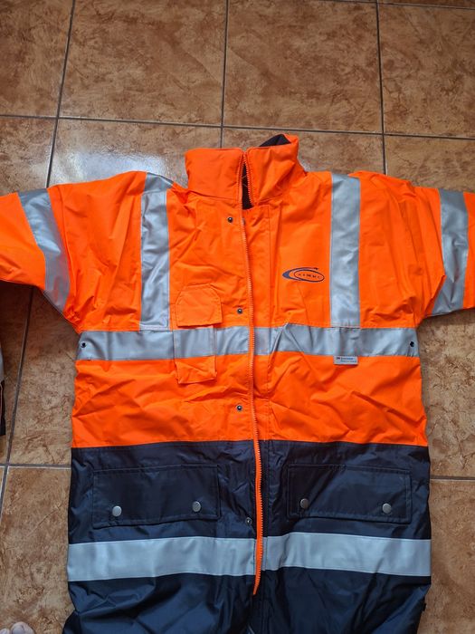 Geaca reflectorizanta 3. În 1