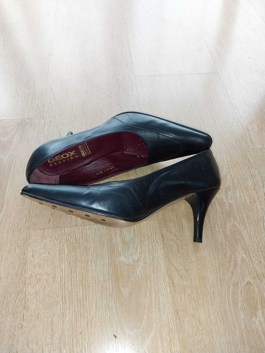 pantofi marca GEOX - piele naturala, nr 41, toc 8cm, 70lei