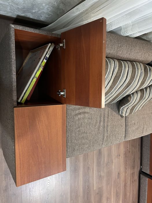 Расклданой диван, большой