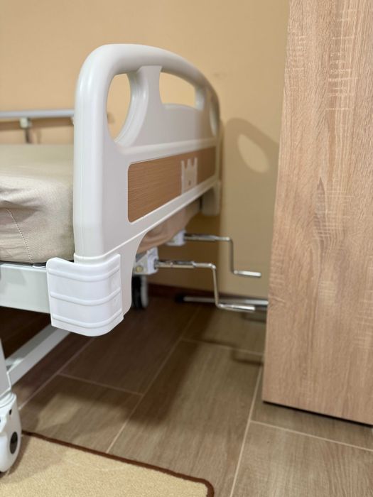 Механично болнично легло с четири секции ЕРГО с дунапренен матрак и антидекубитален дюшек