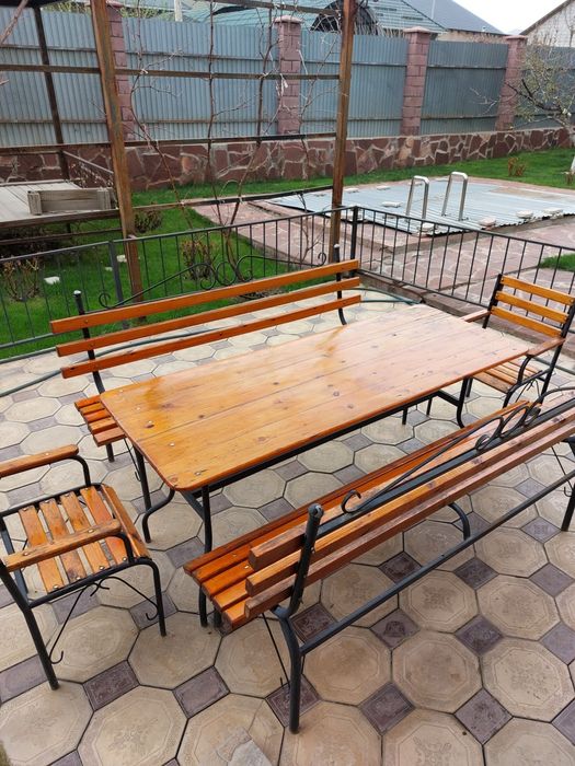 Комлект стол, скамейка, стулья