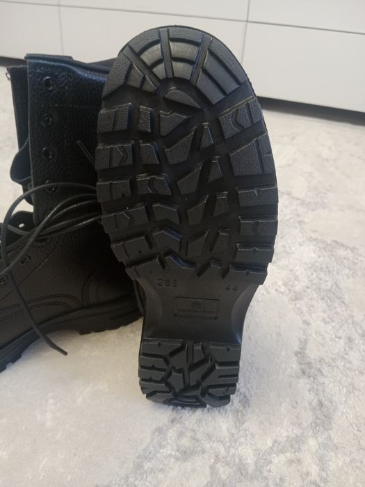 Продам ботинки..