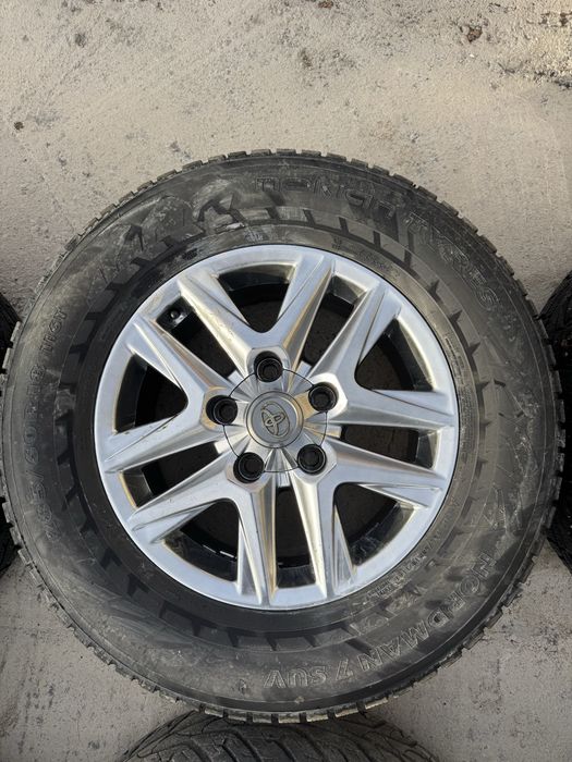 Продам зимнию и летние резину с дисками на prado land cruiser