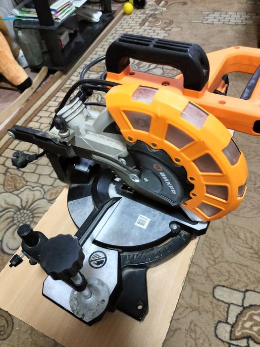 Продам торцовочную пилу