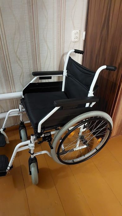 Продам инвалидную коляску
