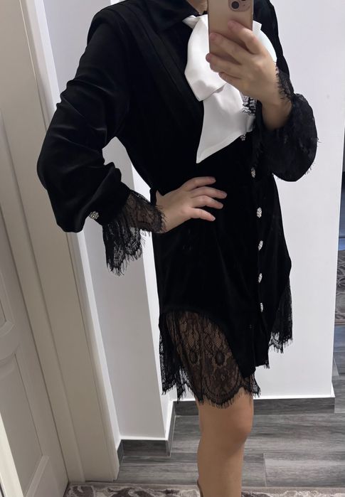 Rochie catifea cu dantela