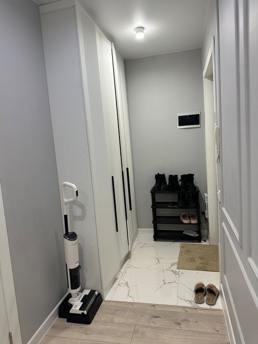 Девушку на подселение