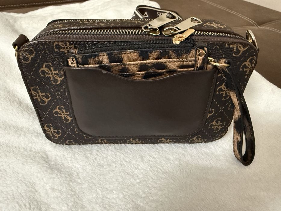 Дамска чанта GUESS