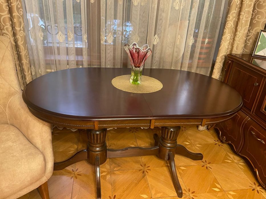 Продам стол для кухни, гостиной