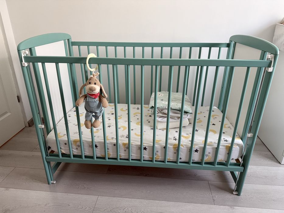 Pătuț Baby Needs + saltea cocos + 5 huse/lenjerii – stare foarte bună