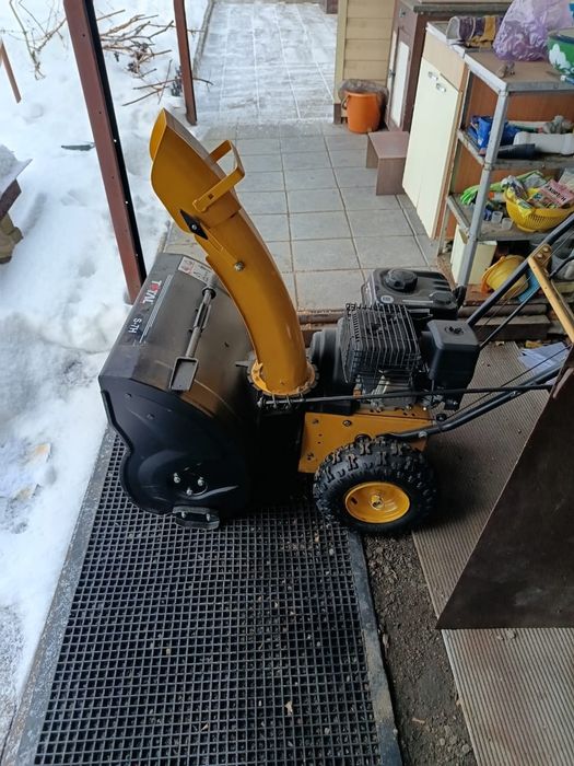 Продам снегоочиститель бензиновый