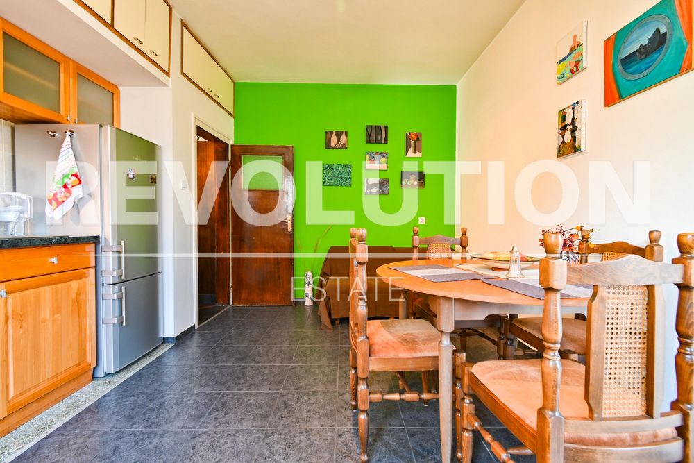 Дава се под наем Тристаен апартамент в София, Център - 135 кв.м за 1100 € - Снимка #4