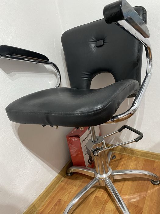 Scaun coafor/frizerie 1000 lei