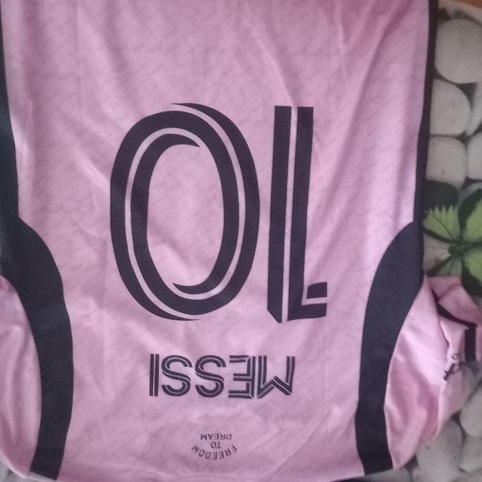 Vand tricouri de fotbal noi